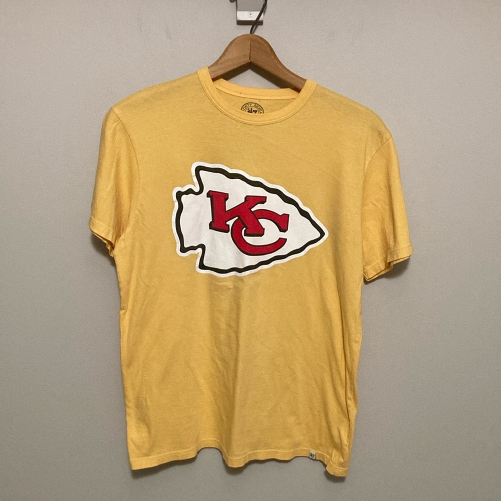 Yellow Kansas City Chiefs T-Shirt, Size small short sleeve tee, KC Chiefs